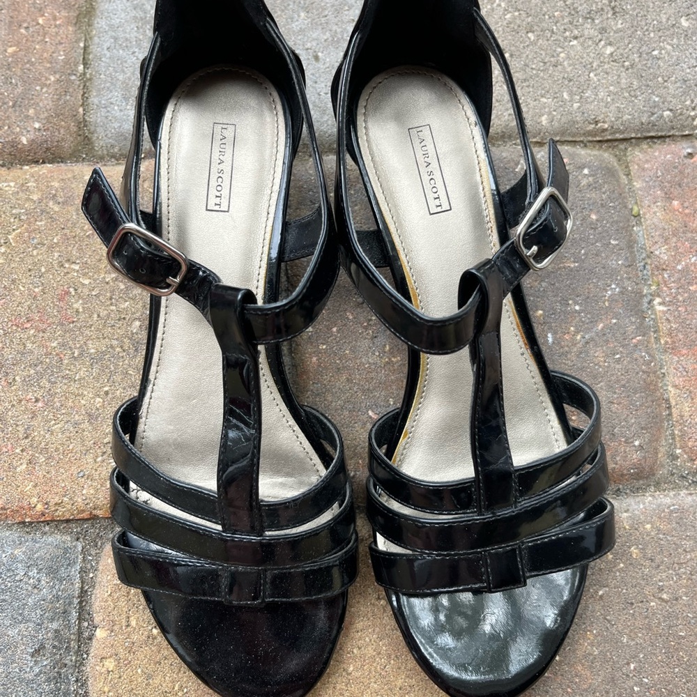 Laura Scott Black T-Strap Sandals